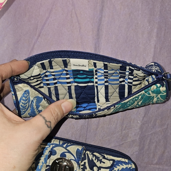 Vera Bradley RFID TURNLOCK WALLET CLUTCH & Cosmetic Case Bundle - LIKE NEW! - Picture 14 of 15